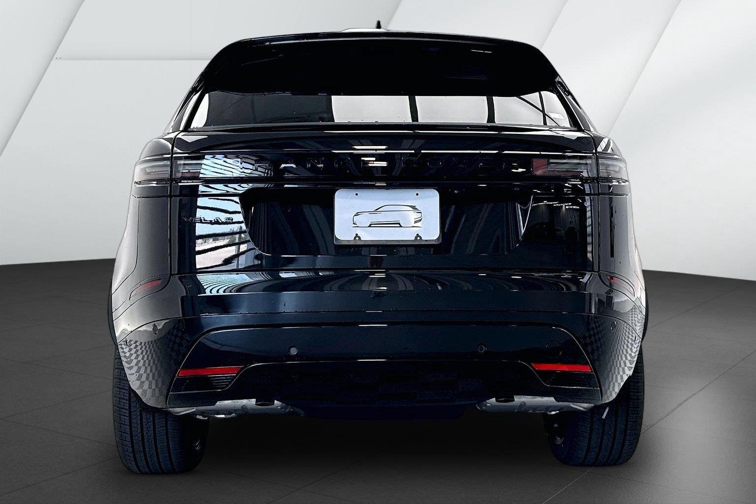 New 2026 Santorini Black Metallic Land Rover Autobiography image 7