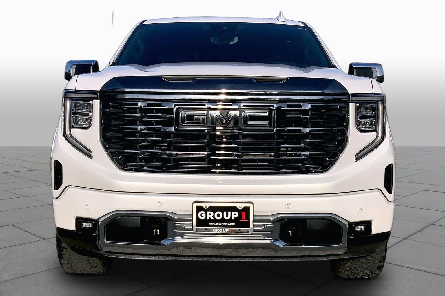 Used 2024 White Frost Tricoat GMC Denali Ultimate image 4