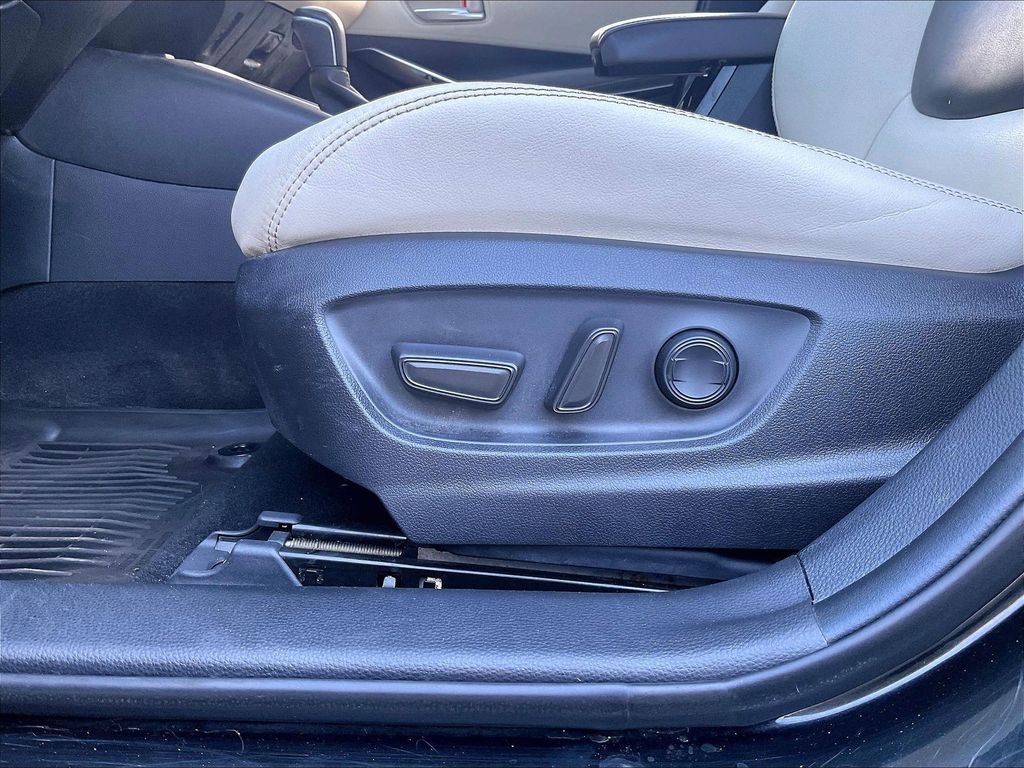 Used 2020 Black Toyota XLE image 27