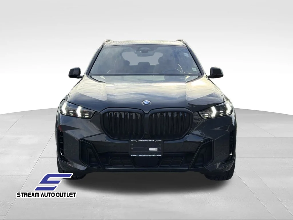 Used 2025 Gray BMW xDrive40i image 2