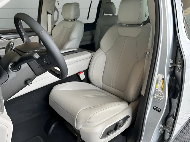 Used 2023 Silver Jeep Series III image 31