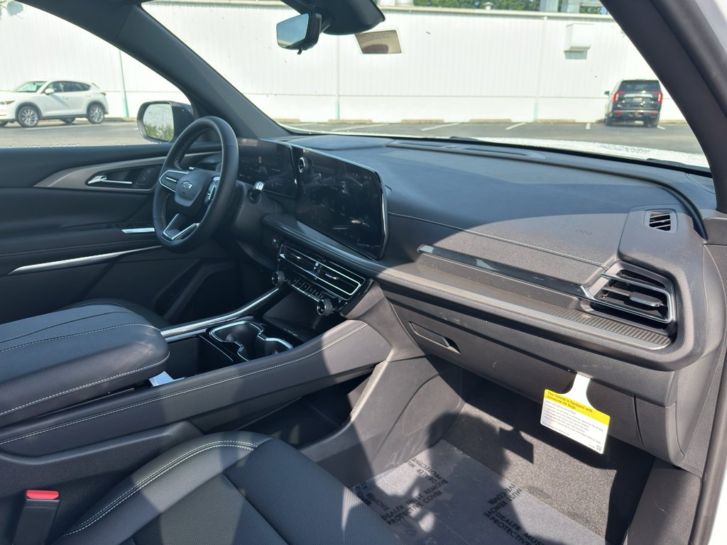2027 Chevrolet Traverse LT - Photo 30