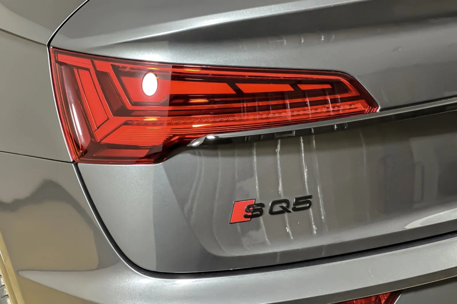 Used 2022 Daytona Gray Pearl Effect Audi Premium Plus 3.0 TFSI quattro image 27
