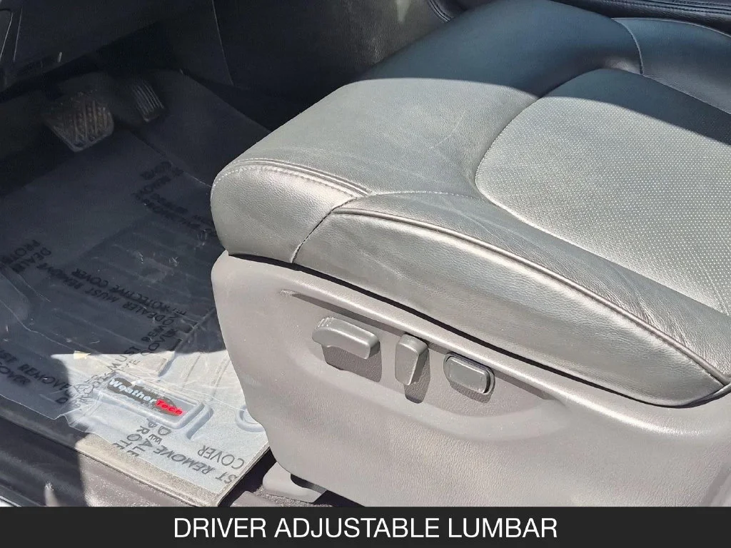 Used 2023 White Nissan SL image 15