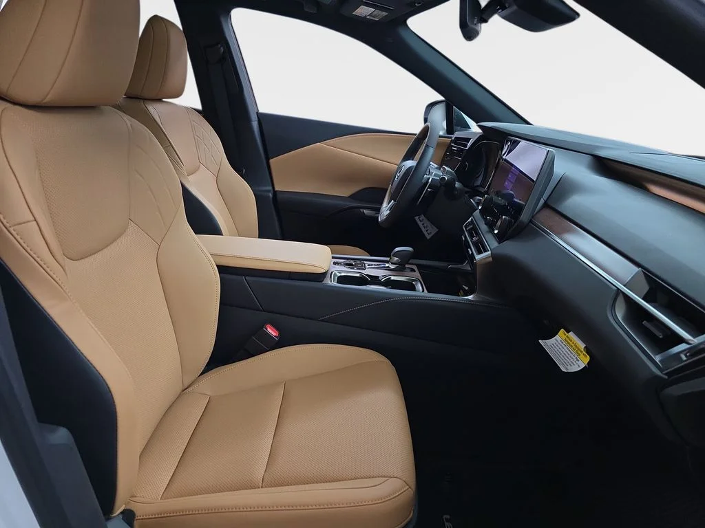 New 2026 Eminent White Pearl Lexus PREMIUM image 9