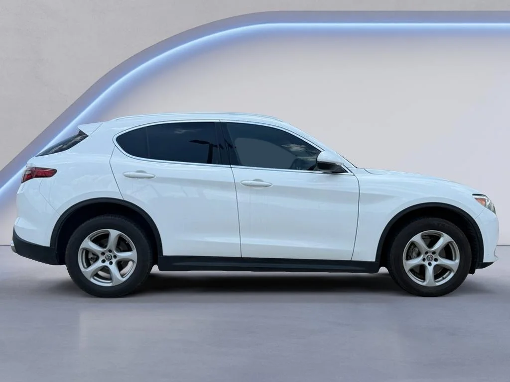 Used 2018 Alfa White Alfa Romeo Base image 7