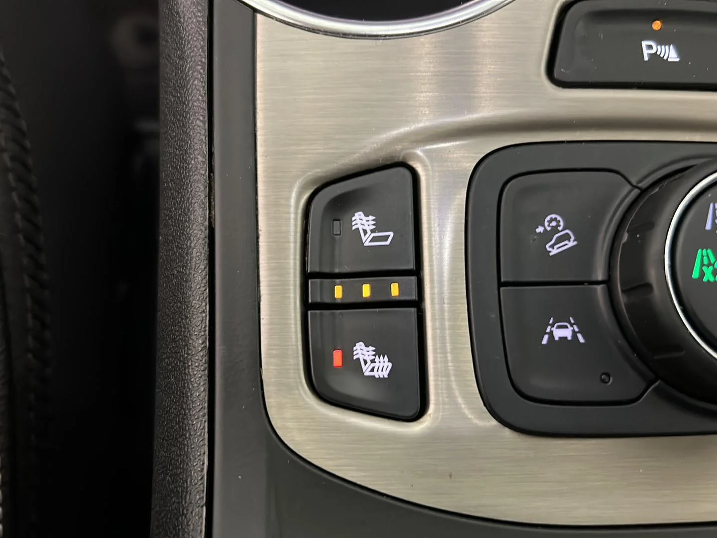 Used 2022 Marine Metallic GMC Denali image 29