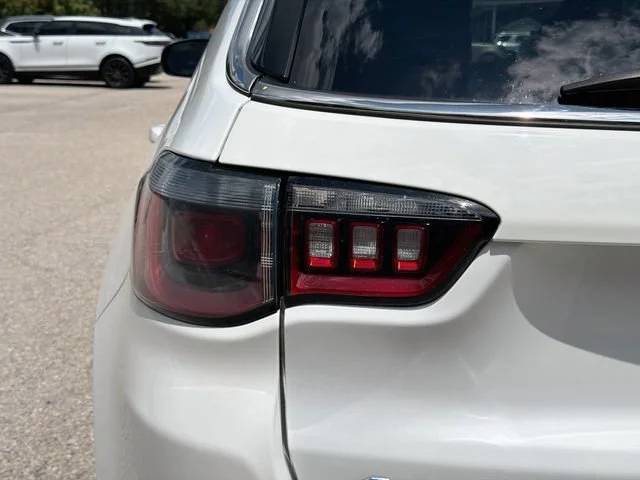 Used 2022 Bright White Clearcoat Jeep Latitude image 10