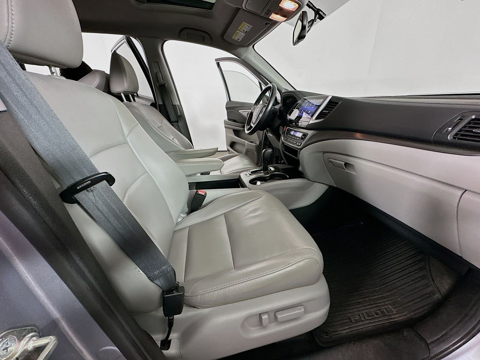Used 2017 Lunar Silver Metallic Honda EX-L image 29