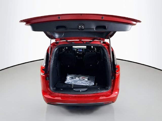 New 2026 Red Hot Pearl-Coat Exterior Paint Chrysler Select image 24