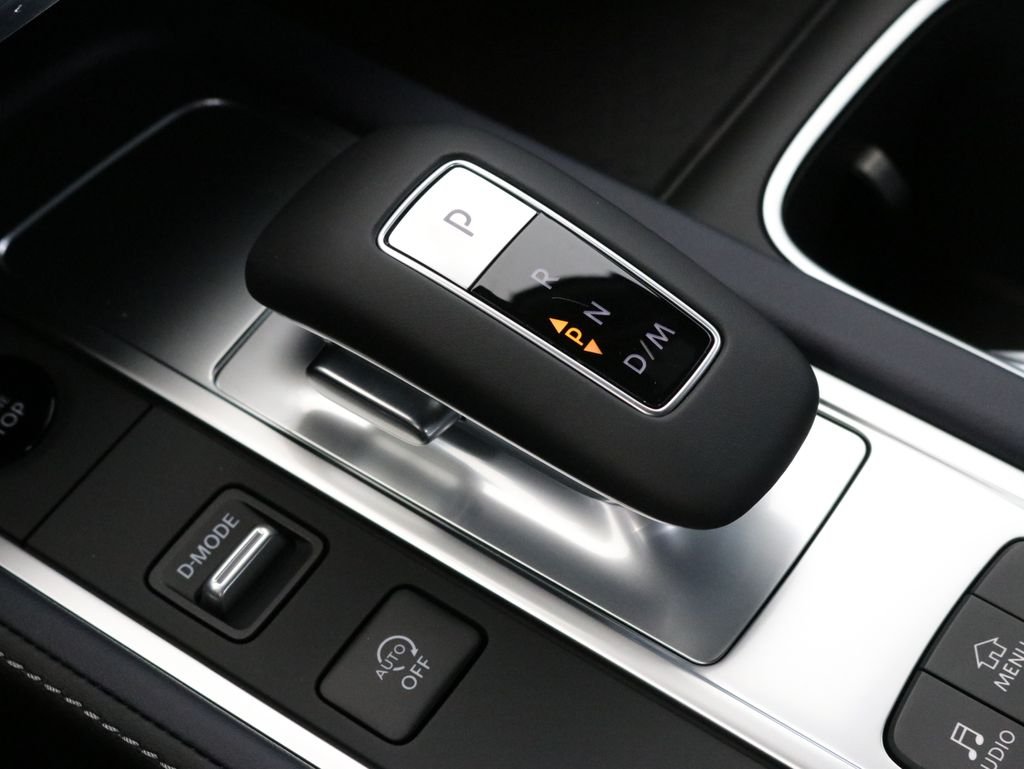 New 2026 2T RAD WHT INFINITI Sport AWD image 17