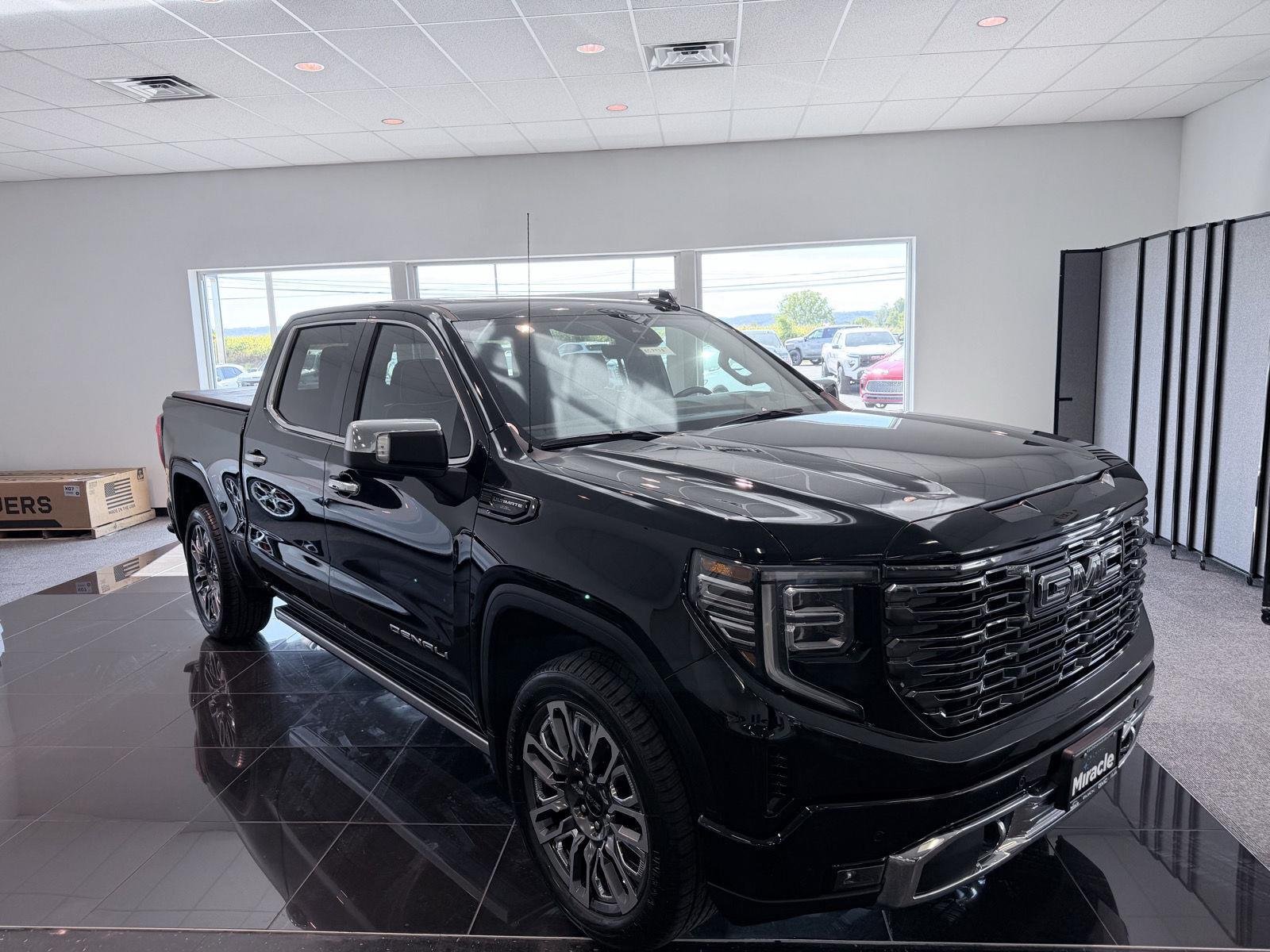 Used 2025 Onyx Black GMC Denali Ultimate image 8