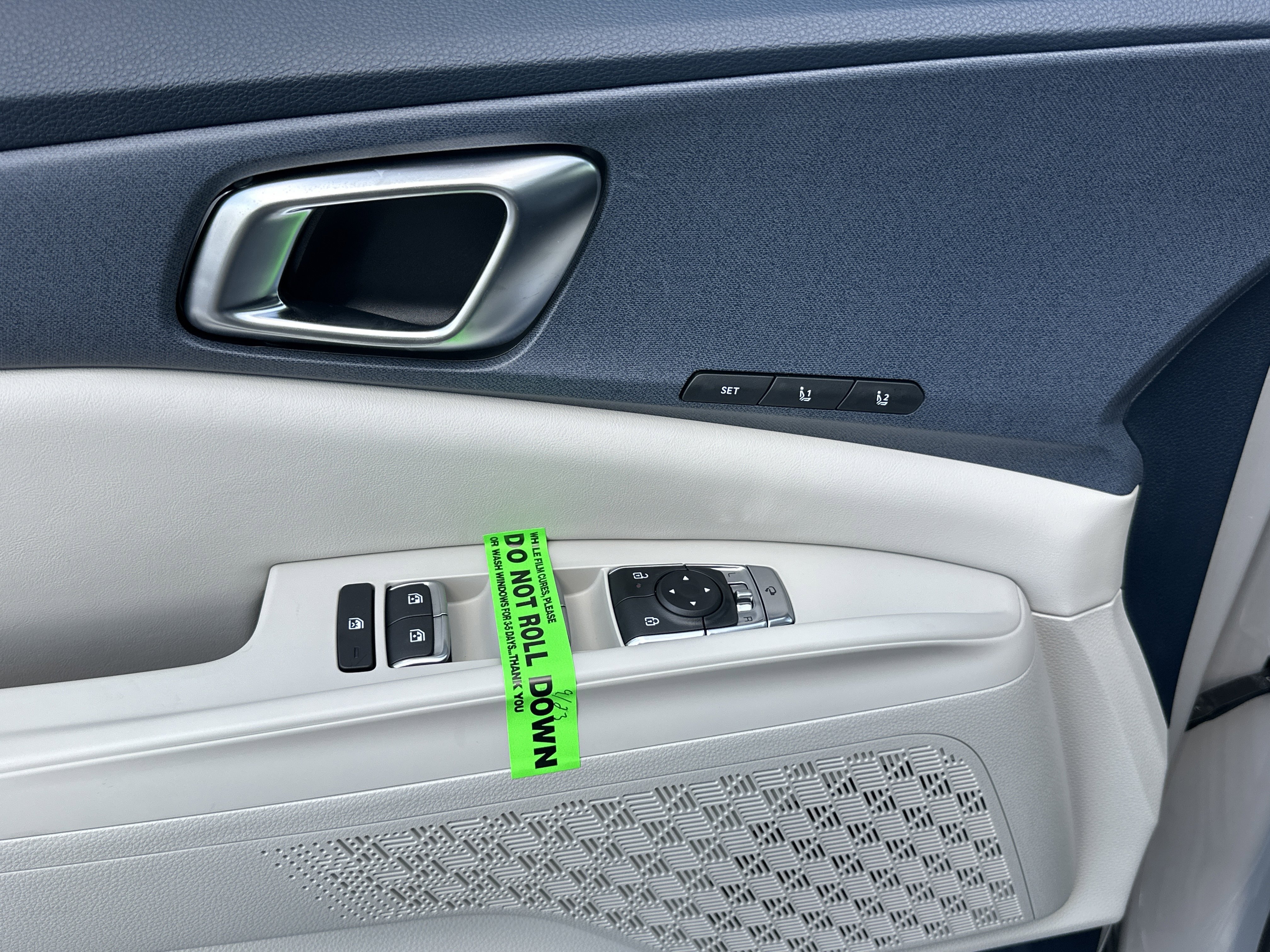New 2026 Ceramic Silver Kia SX image 12