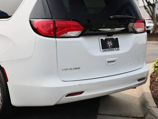 Used 2024 Bright White Clearcoat Chrysler LX image 9