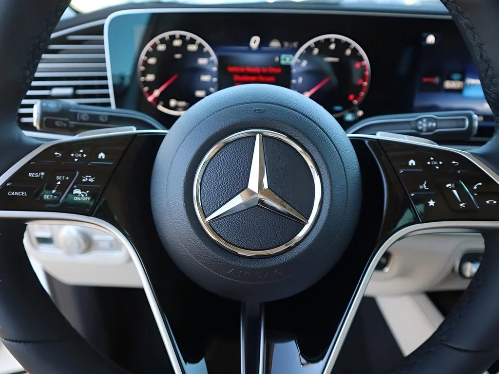 New 2026 MANUFAKTUR Moonlight White Metallic Mercedes-Benz GLE 350 image 95