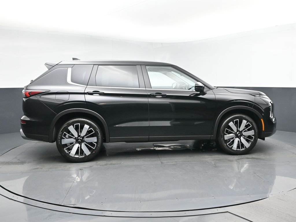 New 2026 Black Mitsubishi SE image 3