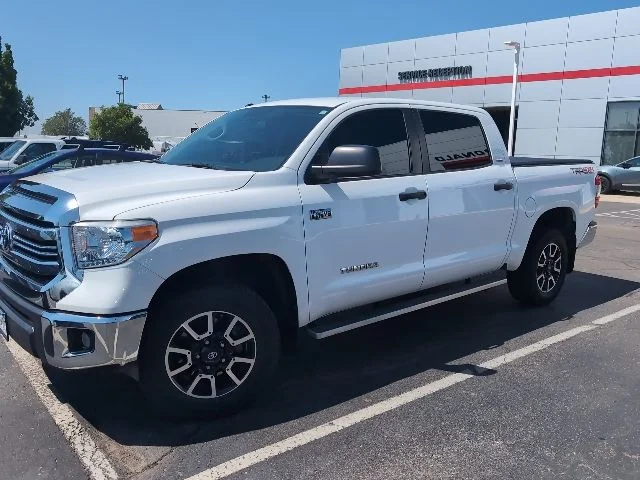 Used 2016 White Toyota SR5 image 3