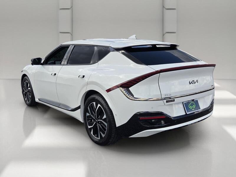 Used 2023 Snow White Pearl KIA GT-Line RWD image 3