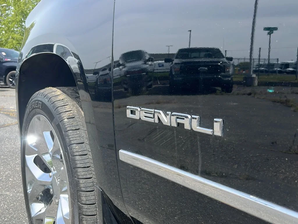 Used 2018 Onyx Black GMC Denali image 38