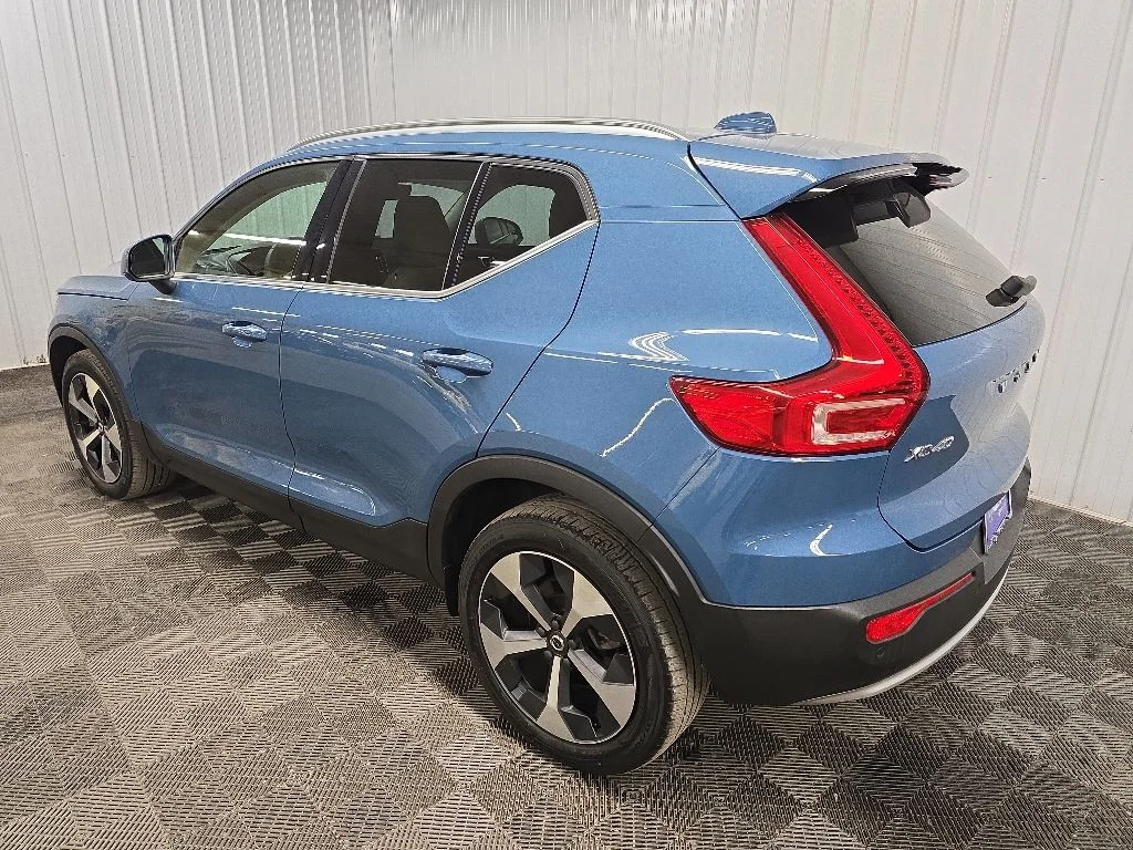 2023 Volvo XC40 Plus - Photo 9