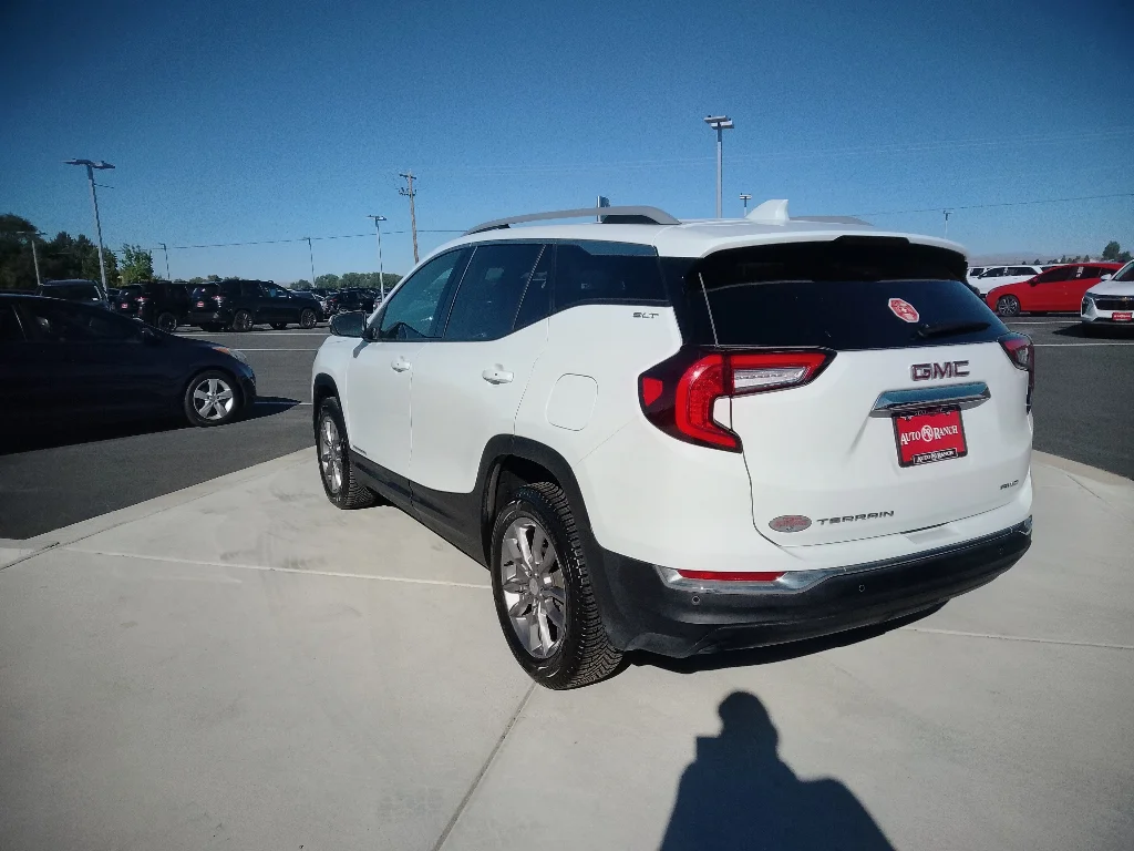 Used 2023 Summit White GMC SLT image 5