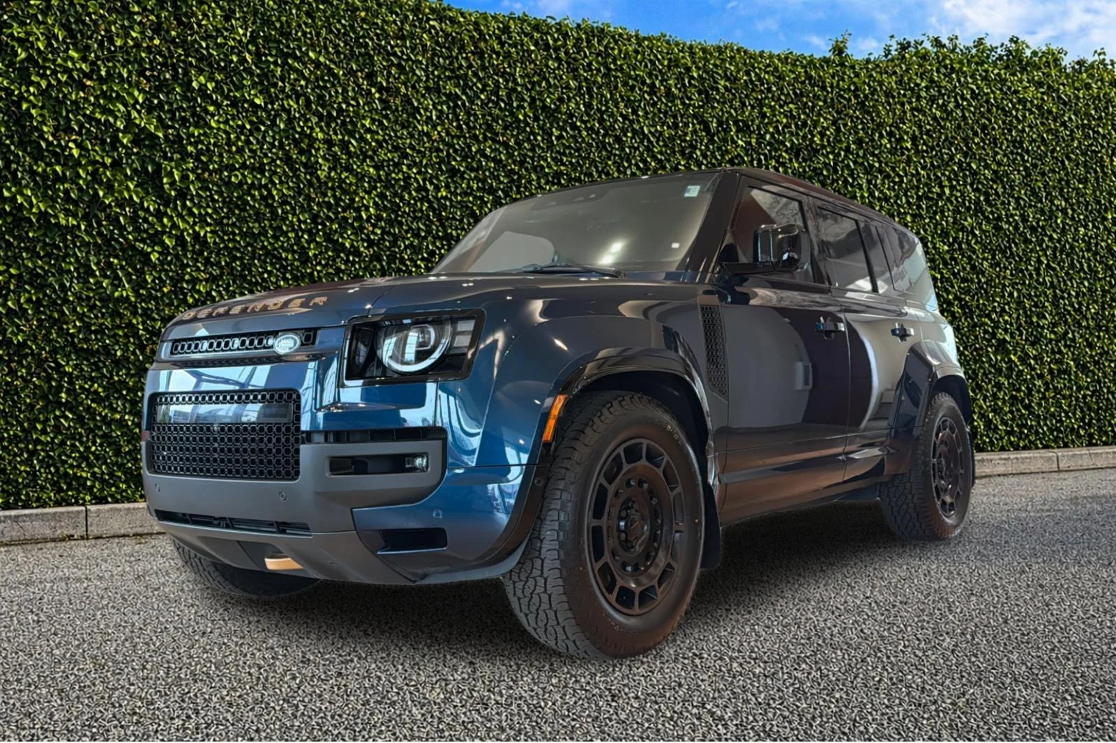 2026 Land Rover Defender 110 OCTA P635's photo