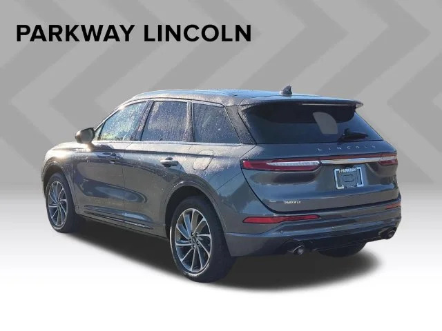 Used 2023 Gray Lincoln Grand Touring image 3