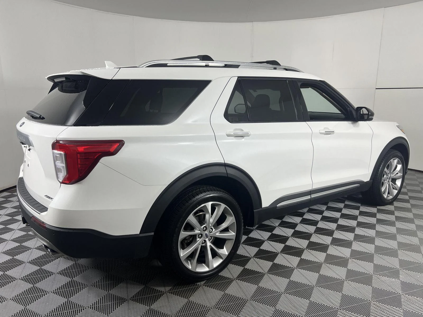 Used 2022 Star White Metallic Tri-Coat Ford Platinum image 13