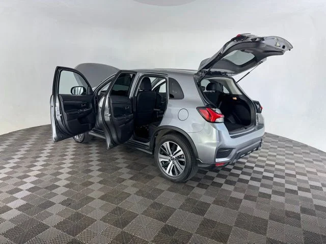 Used 2023 Gray Mitsubishi 2.0 SE image 17