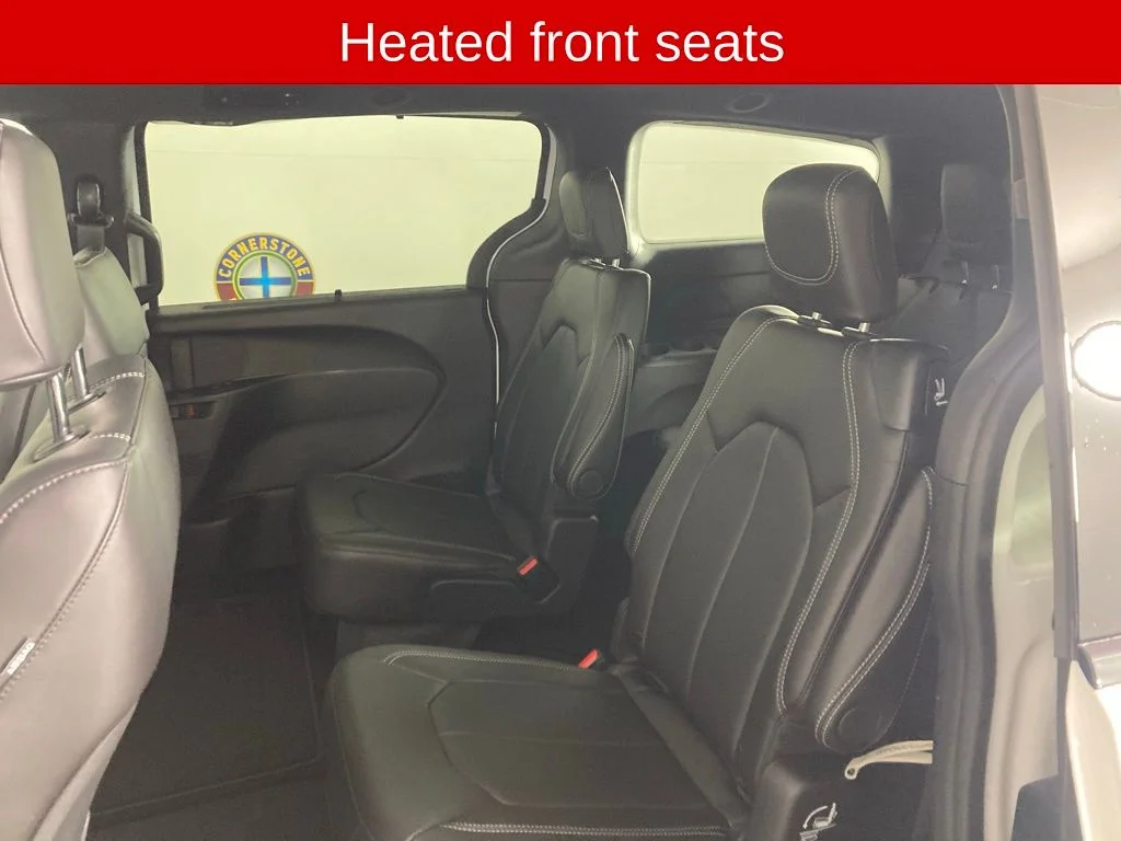 2026 Chrysler Pacifica Select - Photo 16