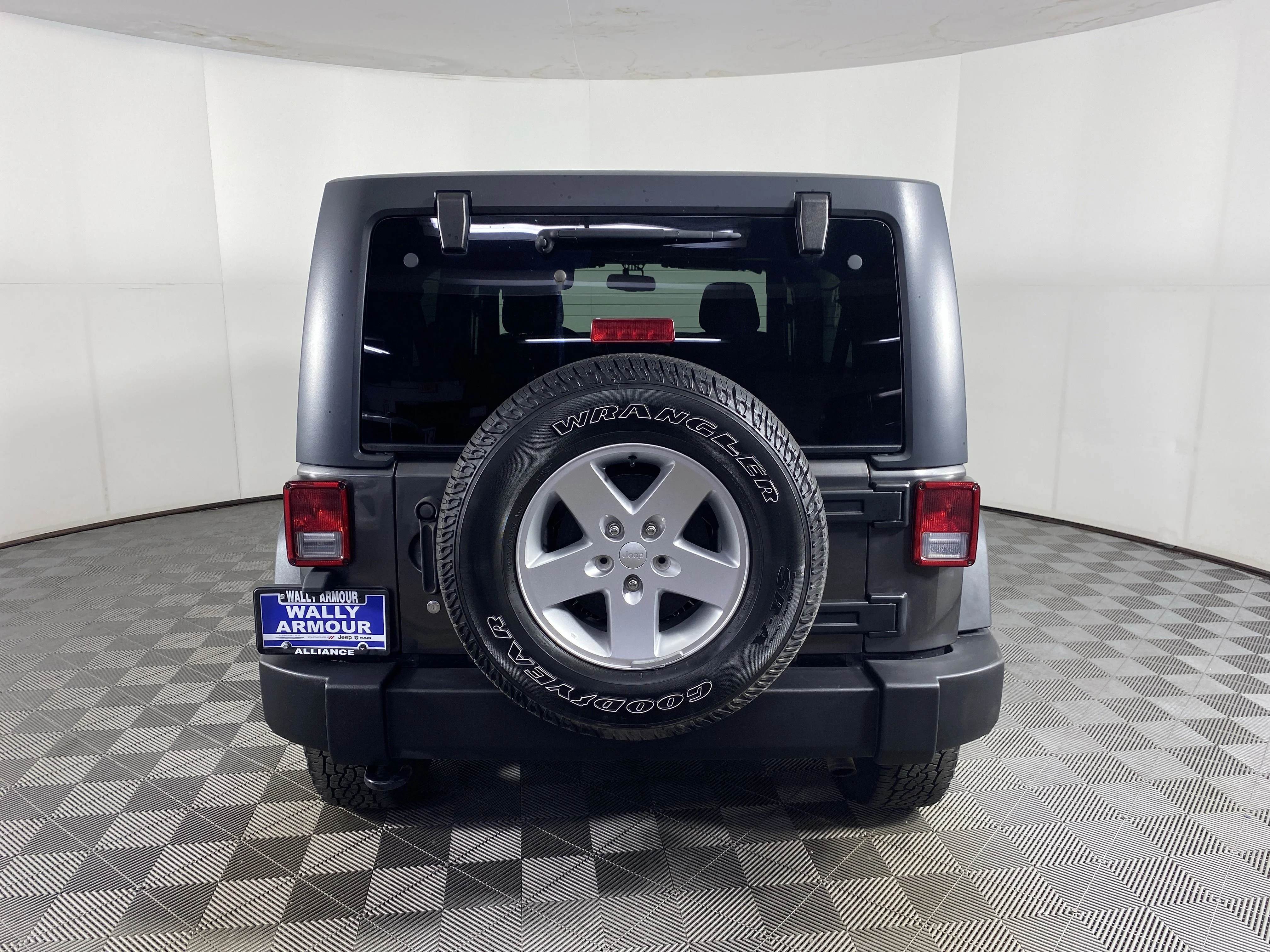 Used 2018 Granite Crystal Metallic Clearcoat Jeep Sport S image 5