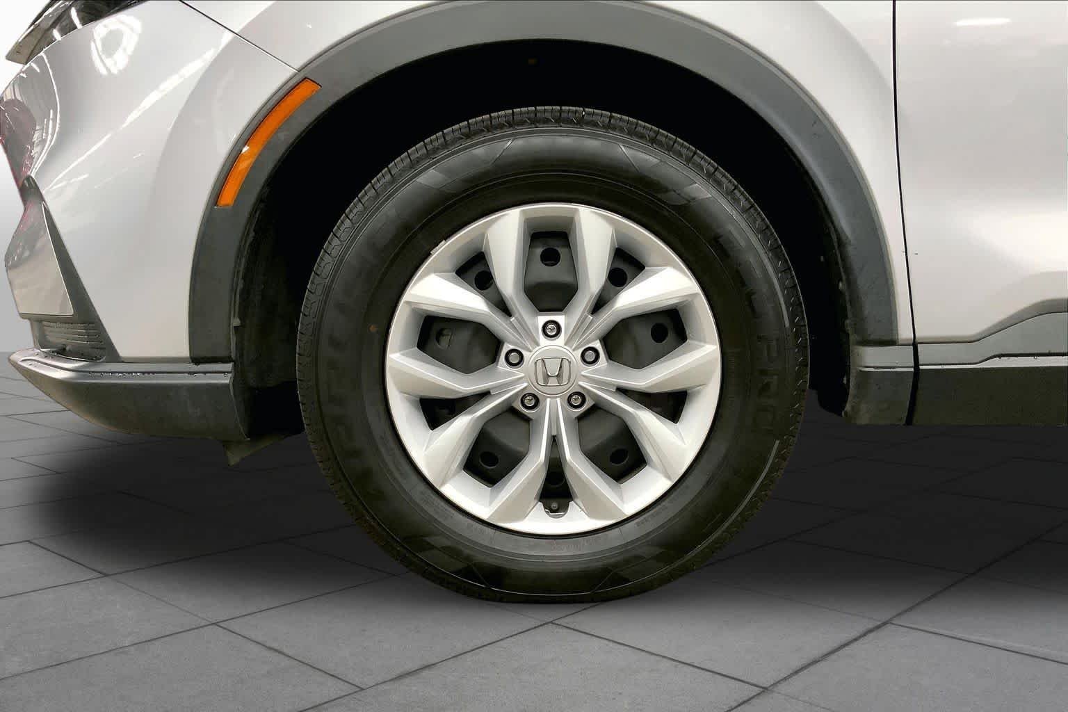 Used 2024 Lunar Silver Metallic Honda LX image 11