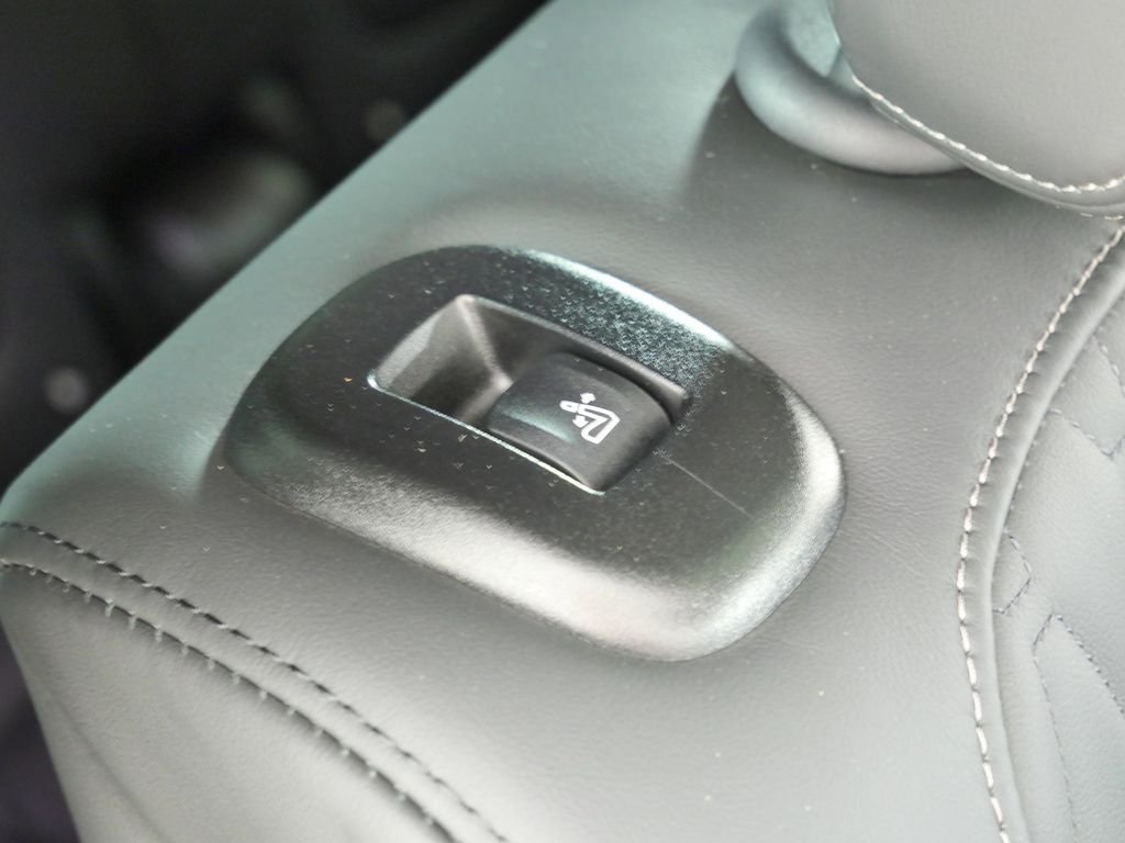 Certified Used 2024 Mineral White Metallic BMW M60i image 33