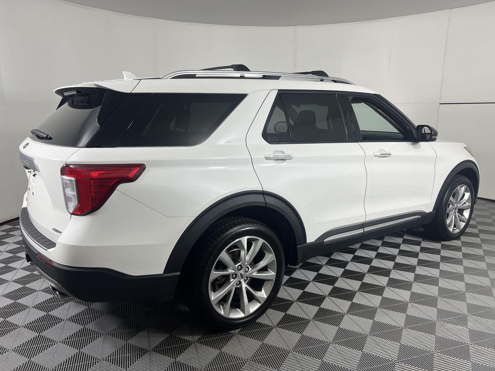 Used 2022 Star White Metallic Tri-Coat Ford Platinum image 13