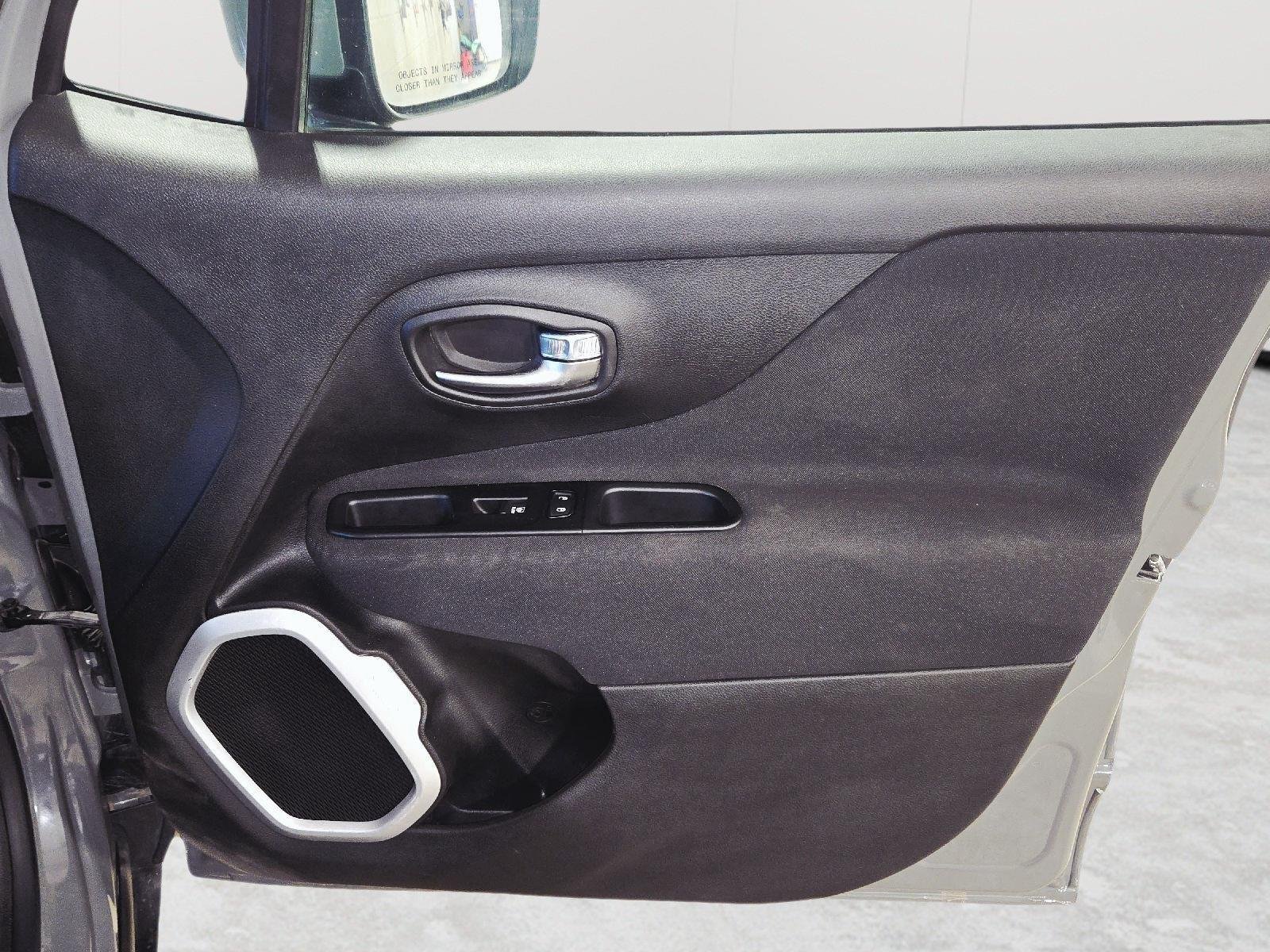 Used 2020 Sting-Gray Clearcoat Jeep Latitude image 40