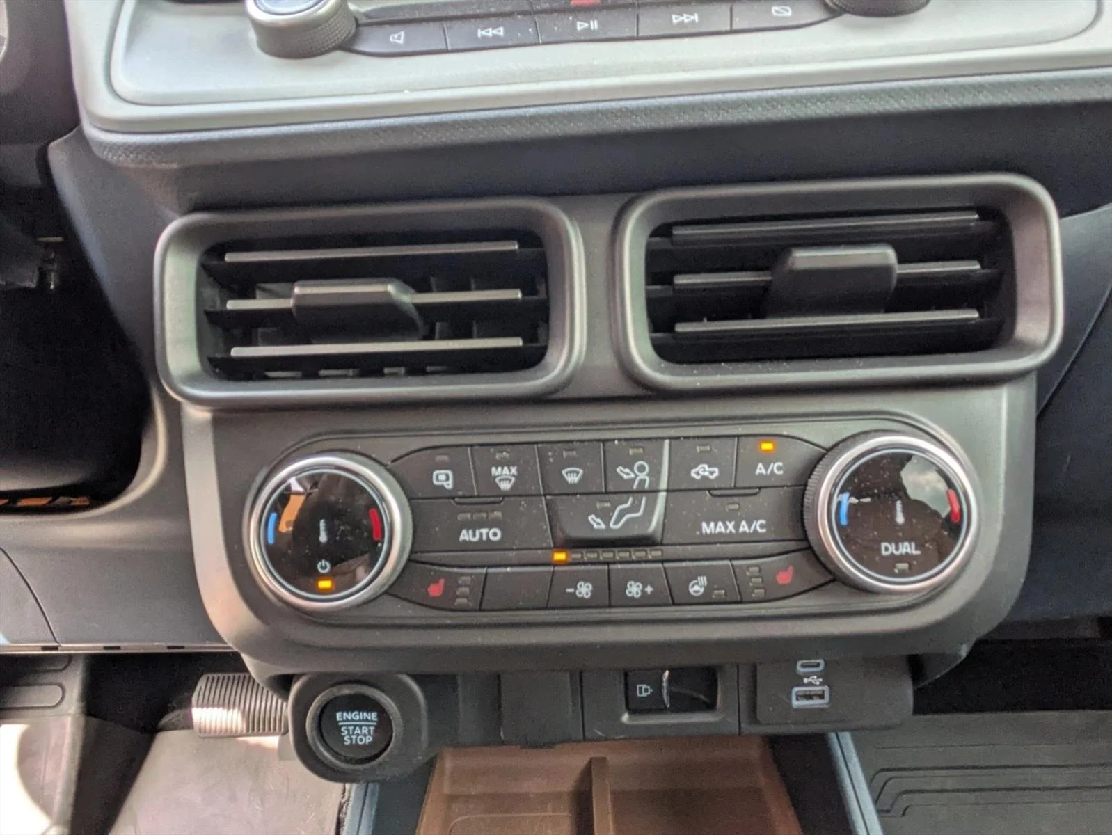 Used 2022 Oxford White Clearcoat Ford LARIAT image 16