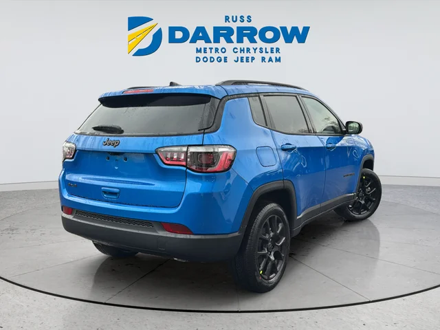New 2026 Hydro Blue Pearl-Coat Exterior Paint Jeep Latitude image 5