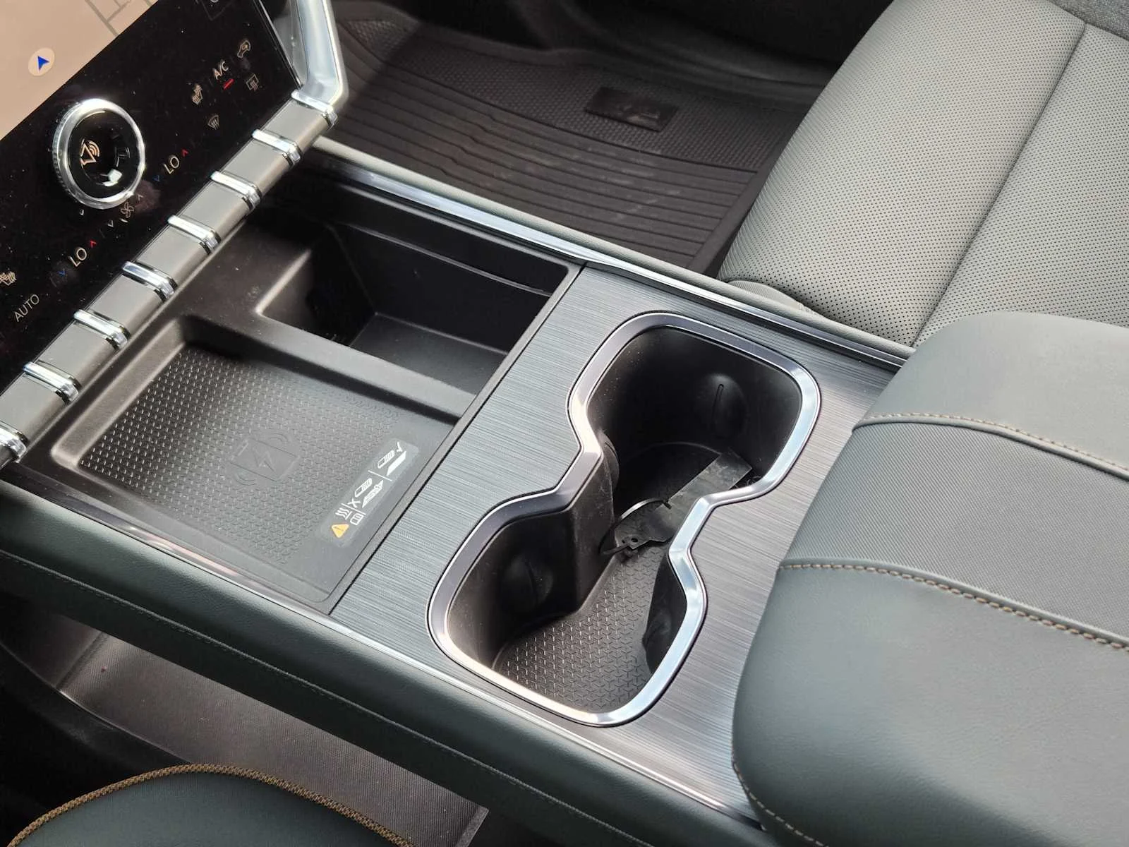 2026 GMC Acadia AT4 - Photo 14
