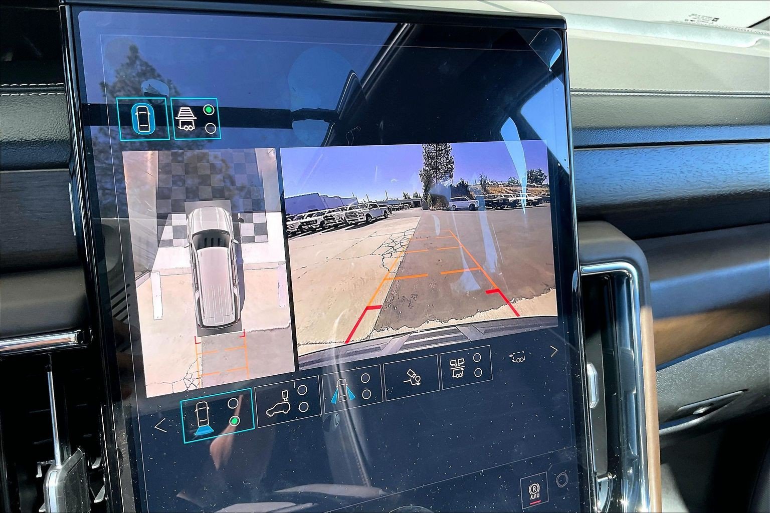 2026 GMC Yukon XL Denali Ultimate - Photo 13