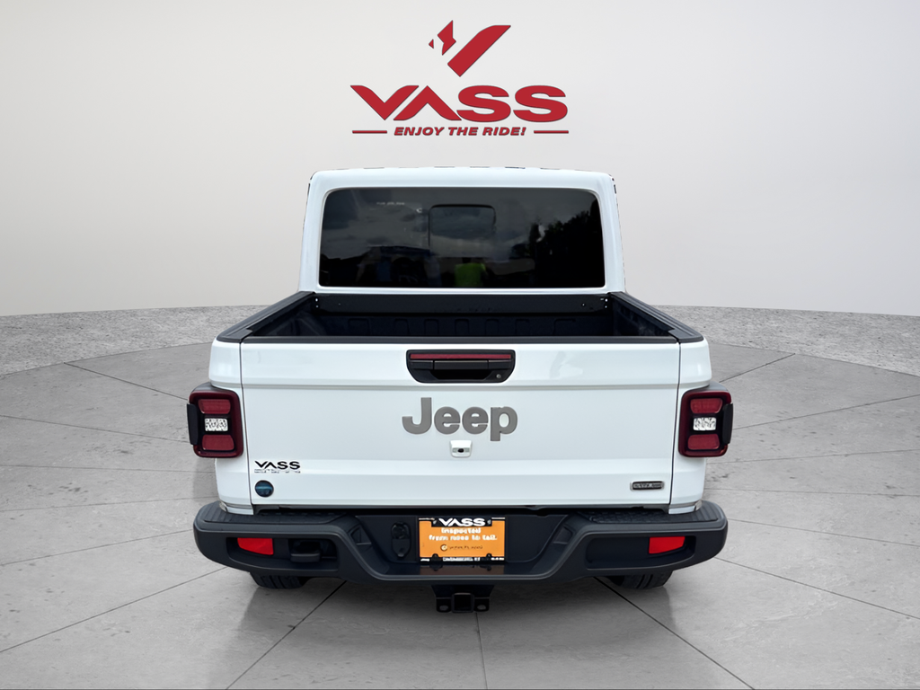 Used 2022 White Jeep Overland image 4