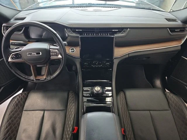 Used 2025 Gray Jeep Summit image 10