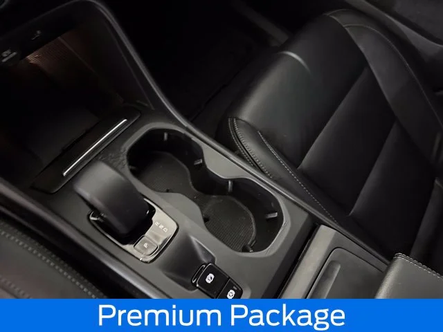 Used 2022  Volvo Momentum image 22