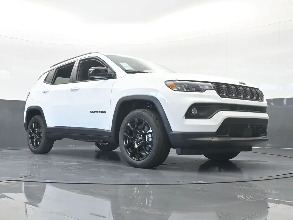 New 2026 Bright White Clear-Coat Exterior Paint Jeep Latitude image 55
