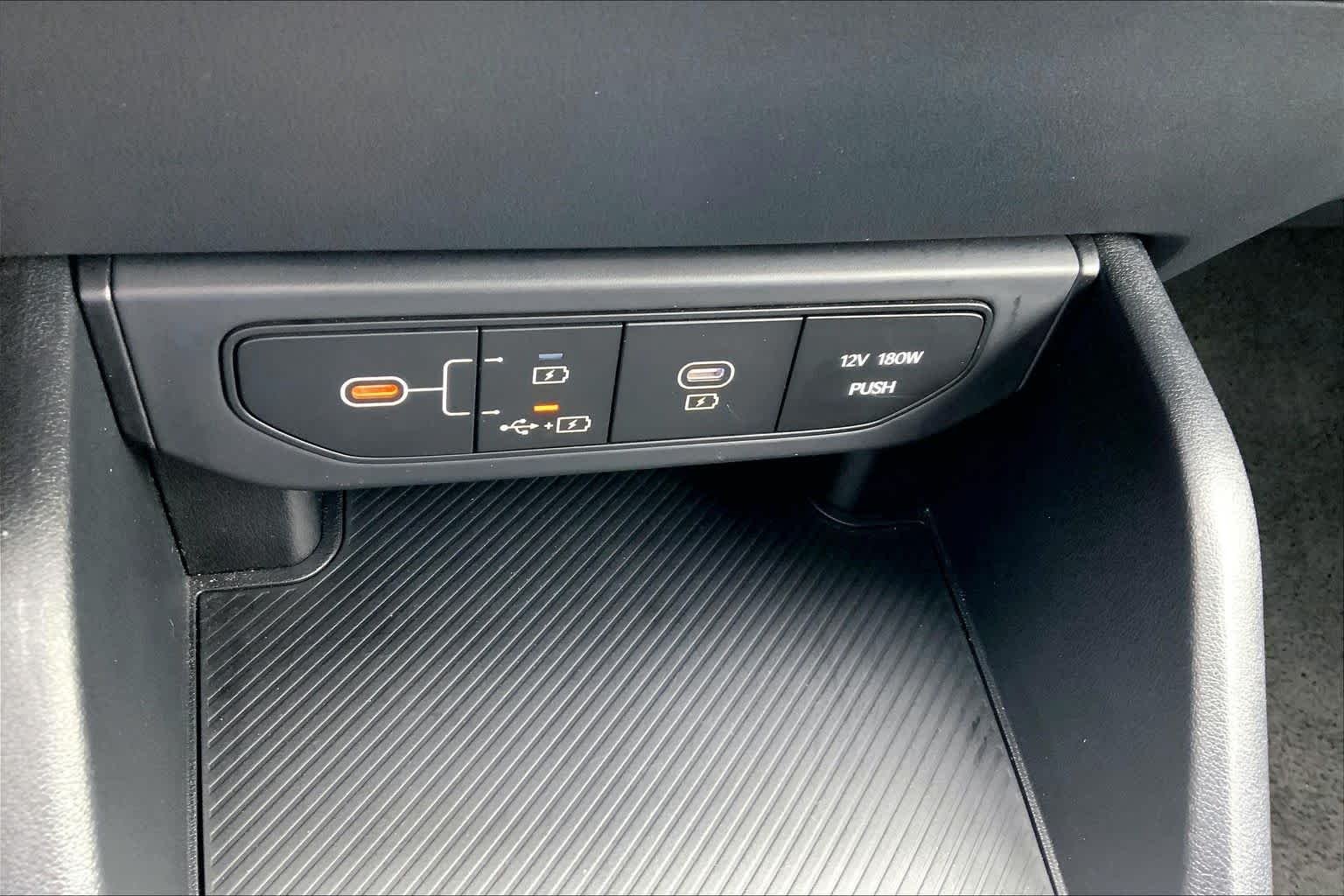 Used 2025 Snow White Pearl Kia LXS image 34