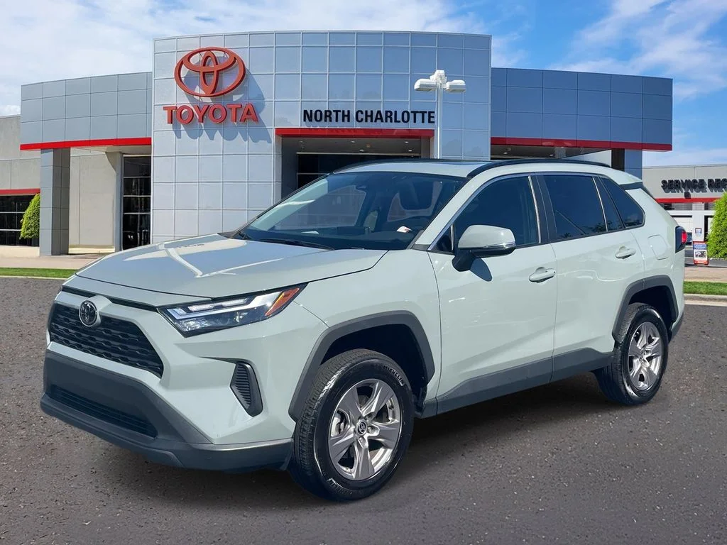 Used 2023  Toyota XLE image 5