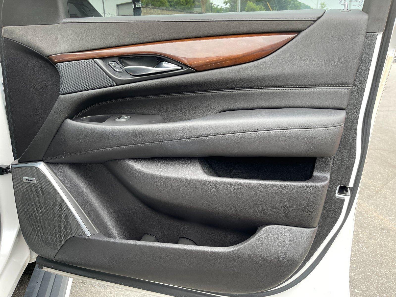 Used 2019 Crystal White Tricoat Cadillac Premium Luxury image 38