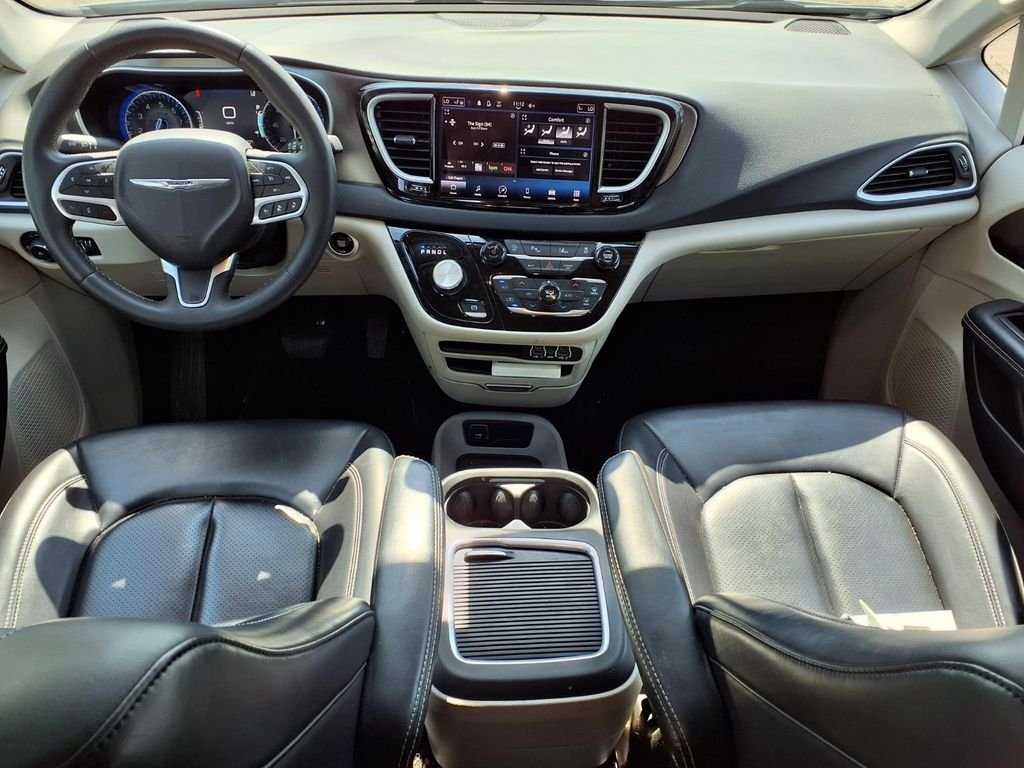 Used 2023 White Chrysler Touring L image 13