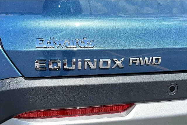 2027 Chevrolet Equinox LT - Photo 9