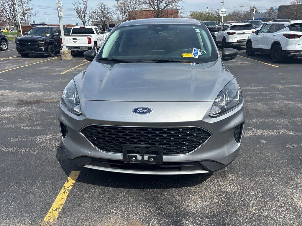 Used 2022 Silver Metallic Ford SE image 3