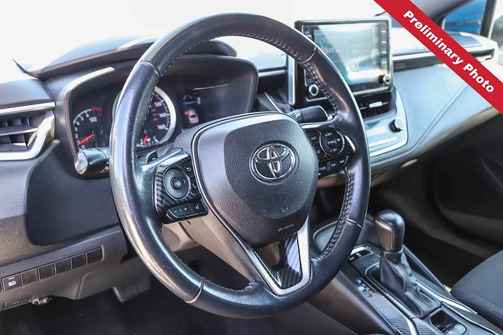 Used 2020 Classic Silver Metallic Toyota SE image 14